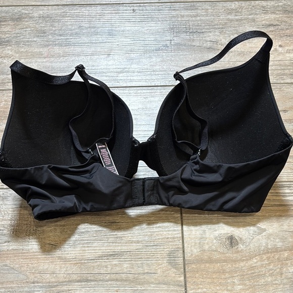 Victoria’s Secret T-shirt, Push-Up Full Coverage, Elegant Black Women's Bra 36D - Picture 2 of 5